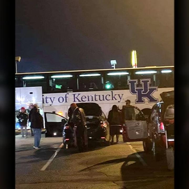 U OF L FANS UK BUS 4SOTVO